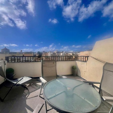 83/3-Lovely 1 Bedroom Penthouse Биркиркара Экстерьер фото