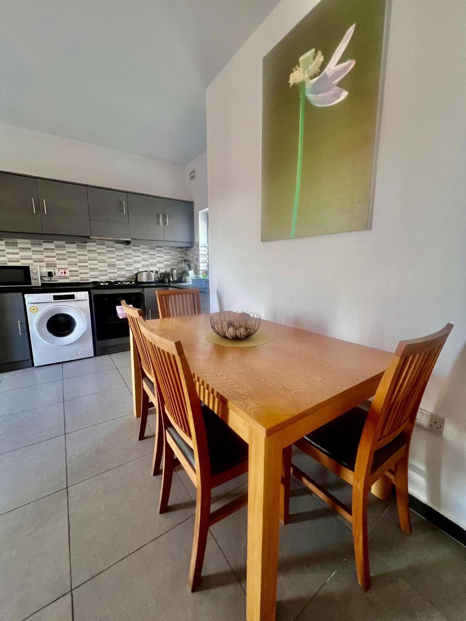 83/3-Lovely 1 Bedroom Penthouse Биркиркара Экстерьер фото