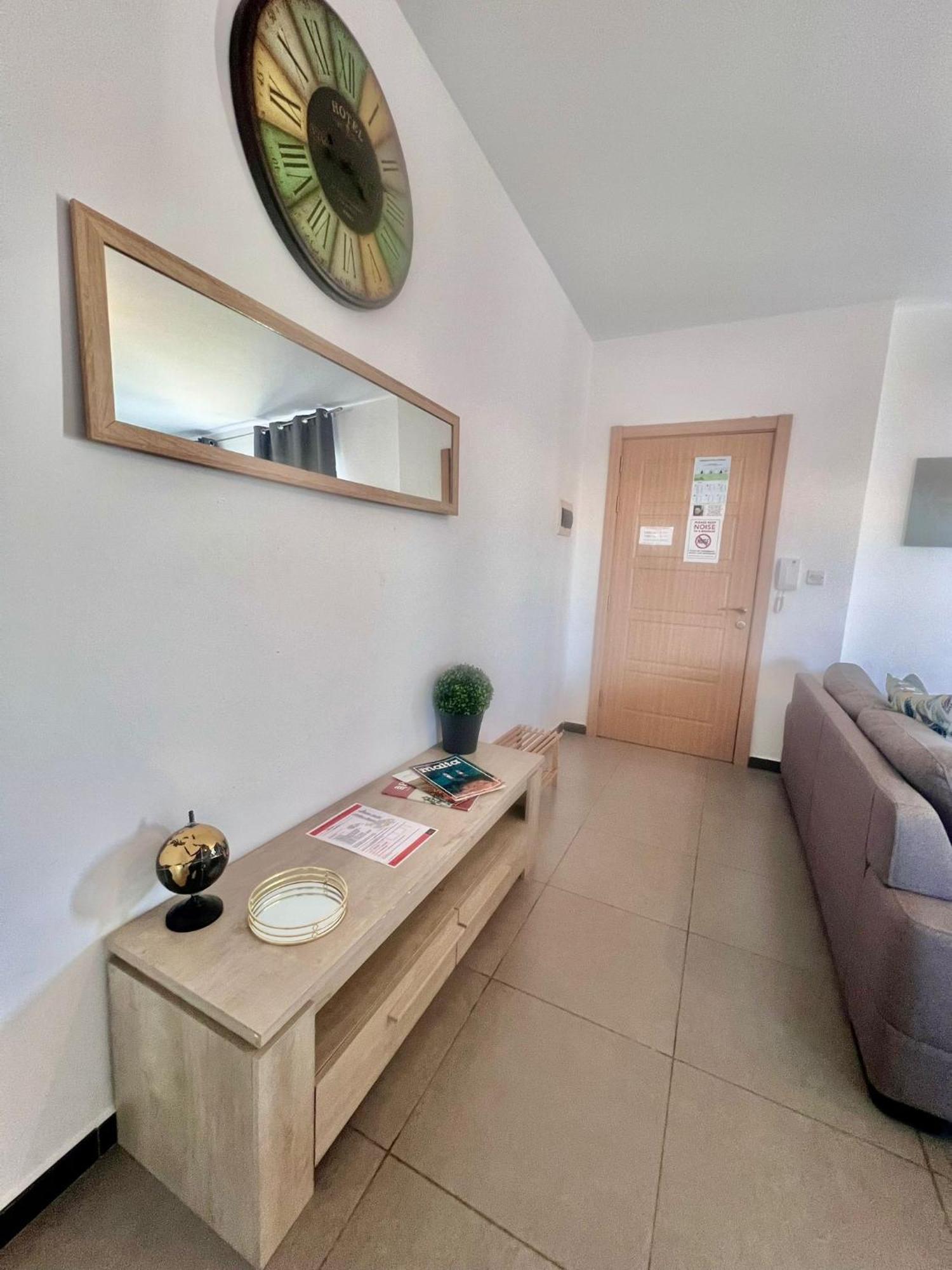 83/3-Lovely 1 Bedroom Penthouse Биркиркара Экстерьер фото